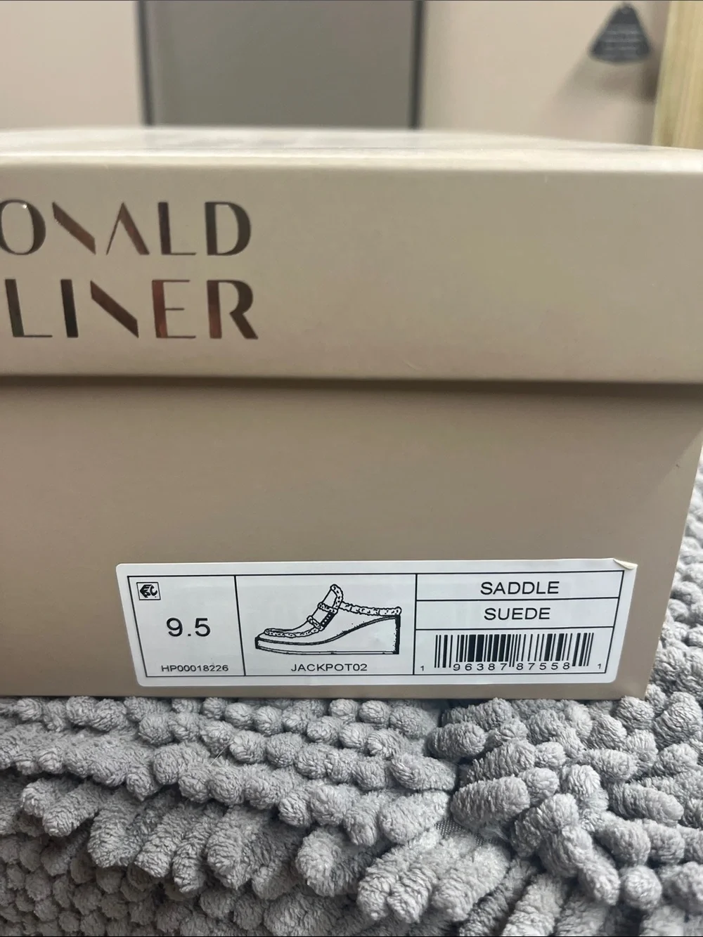 Donald PLINER 9.5 SUEDE Mule w/ original box  NWT